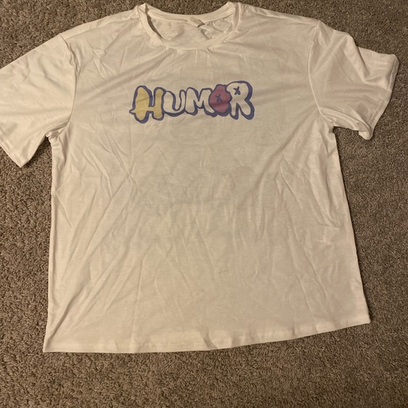 Trendy white t shirt. - Picture 3 of 3